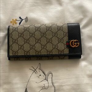 Gucci Monogram Wallet in Black and Tan